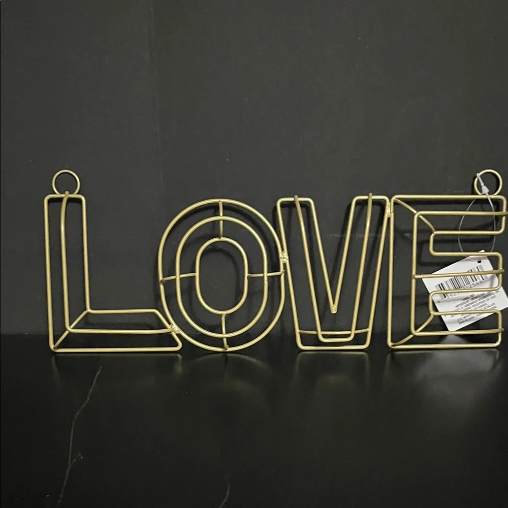 Gold Wire 'LOVE' Wall Decor